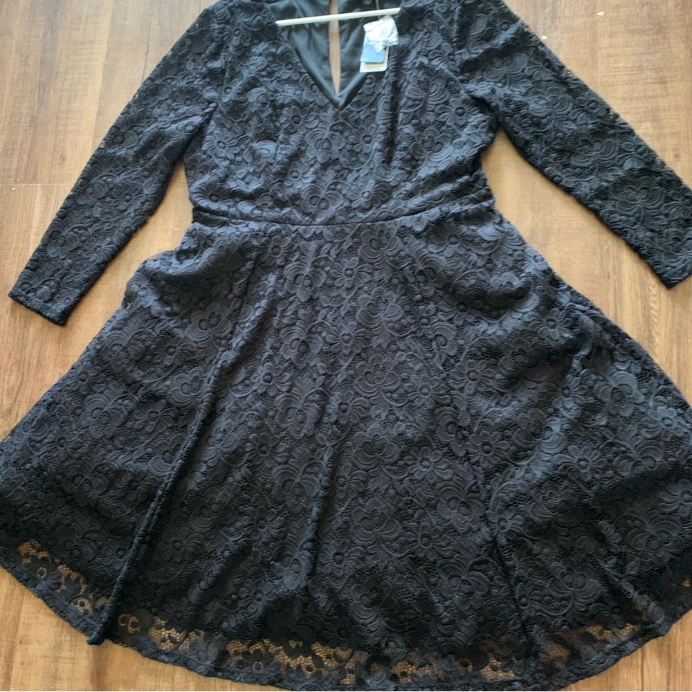 NWT TORRID Black Lace V-Neck Long Sleeve built in petticoat
